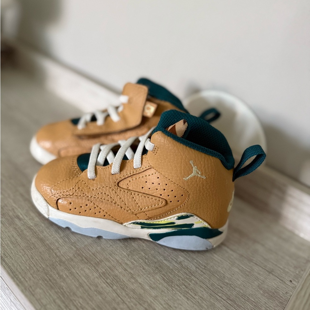 Jordan Tan and Green Sneakers Air Jordan 5 High-Top